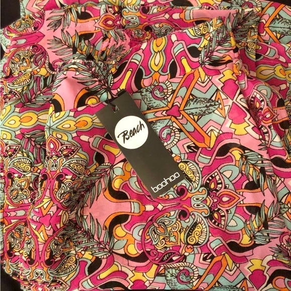 New with Tags. Boohoo Pink Mosaic Wide Leg Beach Pants size 8 - Picture 3 of 5
